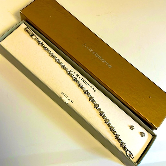 Liz Claiborne Jewelry - Liz Claiborne set